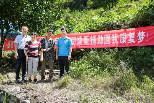 大愛無疆，踐行精準扶貧——南寧市委常委、副市長周中參加白云山盈康藥業馬山縣 內金村扶貧活動