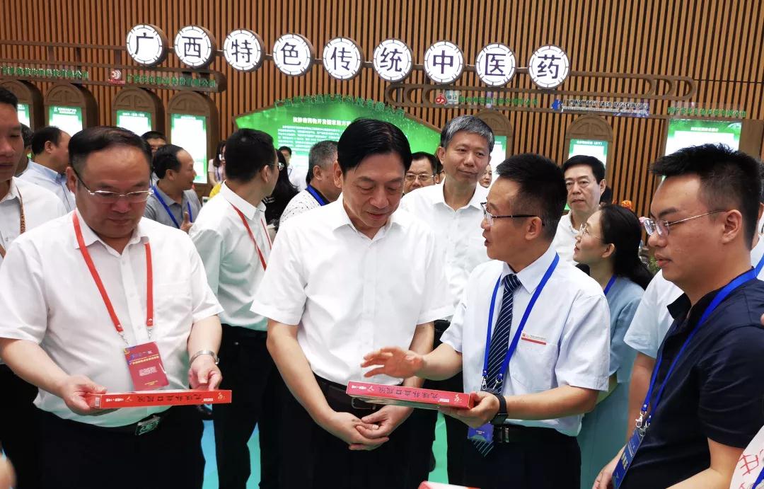 白云山盈康參加2019年全國科技活動周廣西創新驅動發展成果展