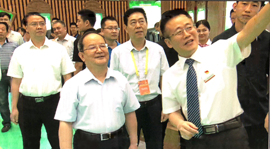 廣西壯族自治區黨委書記、廣西壯族自治區人大常委會主任鹿心社一行到我司科技成果展館參觀指導