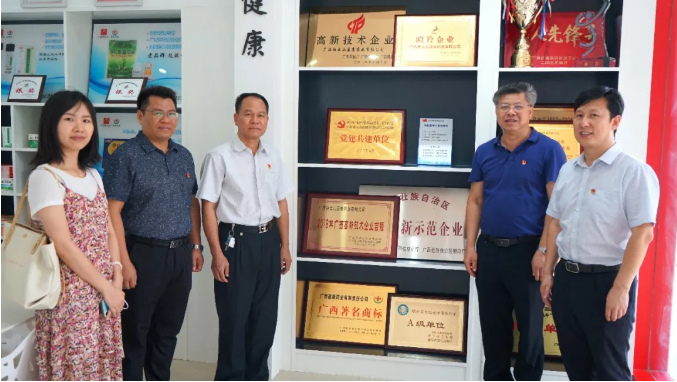 白云山盈康黨總支部黨建共建單位南寧市科技局機關第二黨支部到公司開展“學黨史 悟思想 辦實事 開新局”主題實踐活動