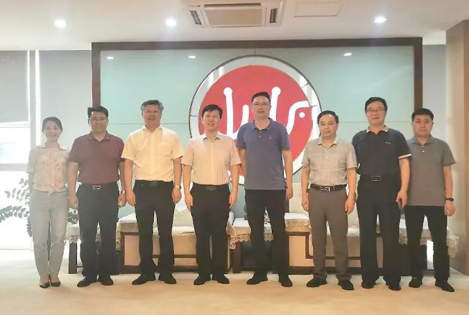 公司領(lǐng)導(dǎo)到廣西藥用植物園學(xué)習(xí)交流科技合作項目