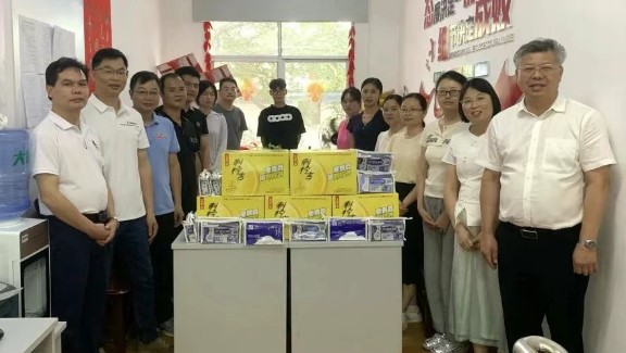 白云山盈康紀(jì)檢聯(lián)合多部門深入銷區(qū)開展專項(xiàng)監(jiān)督檢查及走訪慰問活動(dòng)